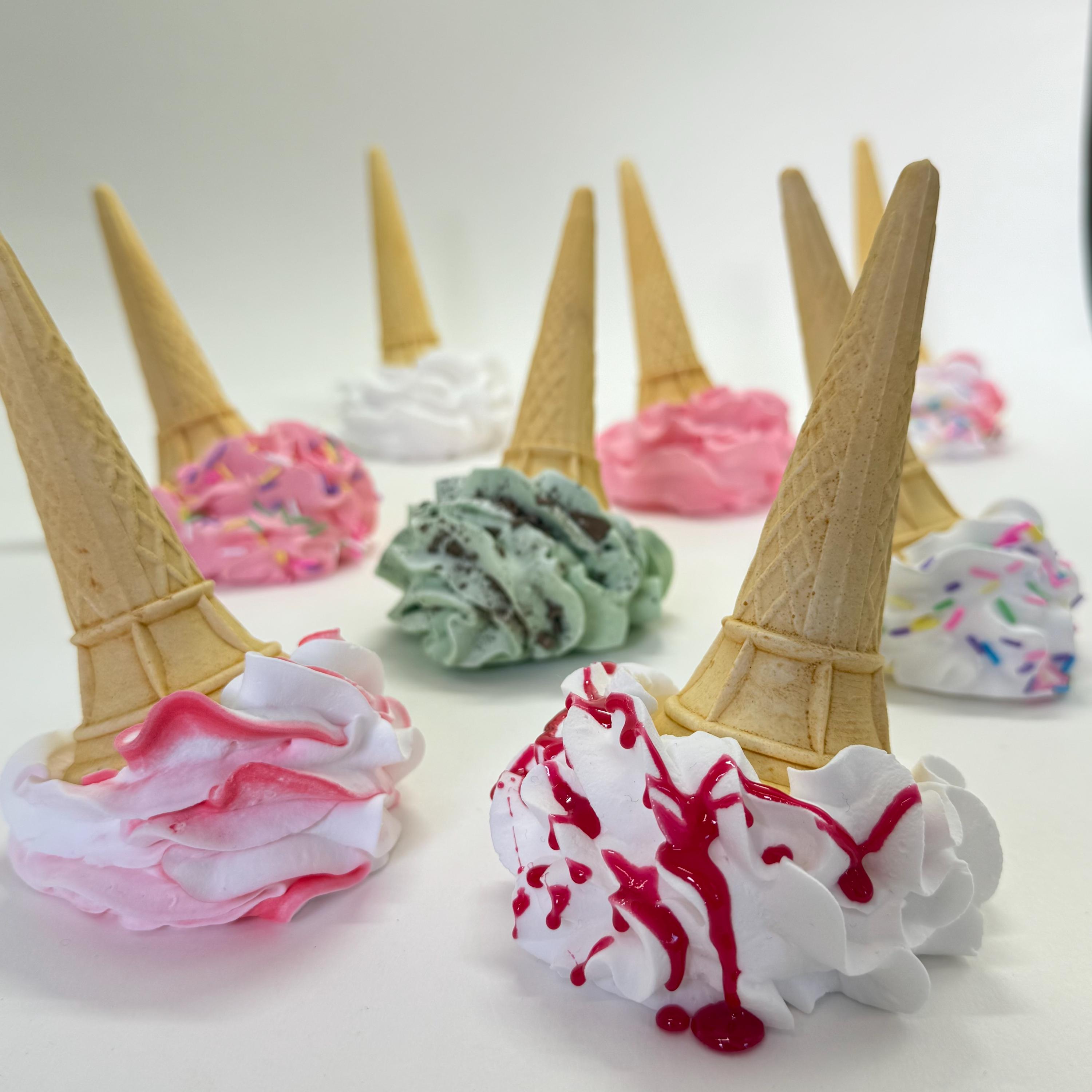 1 x 偽の「落とした」アイスクリームコーン食品小道具レプリカ