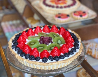 Réplique de tarte à la crème aux fruits, faux gâteau 10 pouces, faux gâteau avec étalage d'accessoires