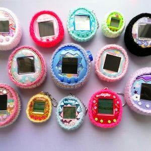 Coperture base per Tamagotchi, lavorate a maglia