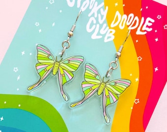 LUNA MOTH OORBELLEN - Acryl hangoorbellen, Witchy Fairy Moth sieraden, pastel bug Art, uniek sieraden cadeau voor haar (1 inch)