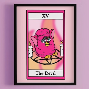 Lámina artística de DEVIL FURBY: póster de la carta del tarot de Furby, arte maldito, arte mural espeluznante de Halloween, póster vintage de Furby rosa de los 90