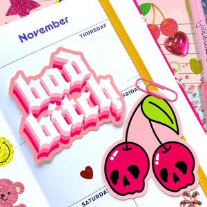 BAD BITCH STICKER - Pegatina de vinilo gótica rosa mala perra, pegatina impermeable pastel goth para botella de agua, regalo de Girlboss para malos y bebés