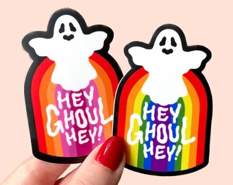 HEY GHOUL HEY Aufkleber - Gay Pride Ghost Sticker, Regenbogen Halloween Ghost Art, Queer Lgbt Regenbogen Ghoulfriend gruseliger Aufkleber Wasserdicht