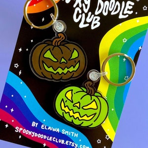 JACK-O-LANTERN KEYCHAIN - Creepy Pumpkin Keychain, Double-Sided Unique Halloween Keyring, Horror Pumpkin Gift, Retro Jackolantern (2 inch)