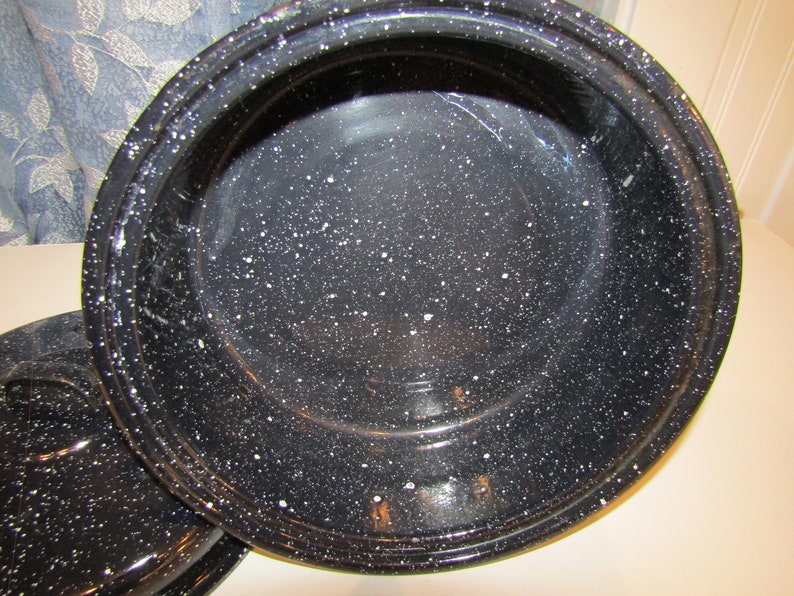 Vintage Small Enamelware/graniteware Round Roasting Pan With Handled