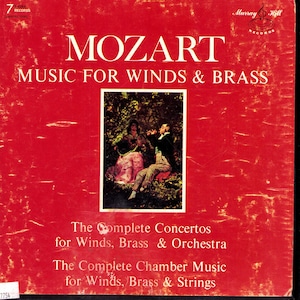 Puede incluir: Una portada de álbum de vinilo roja con el título "MOZART MUSIC FOR WINDS & BRASS" en blanco. La portada incluye una imagen enmarcada de músicos. El álbum es de Murray Hill Records y contiene "The Complete Concertos".