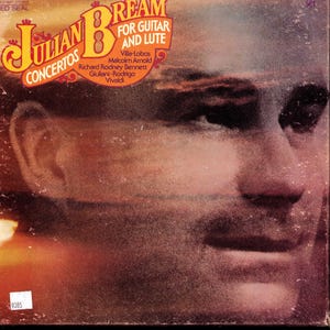 Puede incluir: Portada de álbum de vinilo vintage con un retrato borroso de un hombre. El título del álbum, "Julian Bream Concertos for Guitar and Lute", está en una fuente estilizada naranja y amarilla. La portada incluye el logotipo RCA Red Seal y una lista de compositores.
