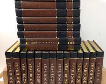 World Book Encyclopedia Yearbooks, 1976-2000, no 1992, 0526