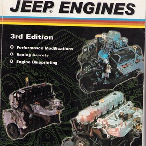 Peut inclure: Une couverture de livre Mopar Performance Parts Jeep Engines 3rd Edition avec trois illustrations de moteurs, le texte Performance Modifications, Racing Secrets, Engine Blueprinting et le logo DaimlerChrysler sur fond noir.