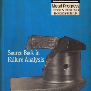 Puede incluir: Portada de libro con fondo azul y el título "Source Book in Failure Analysis". La portada presenta una ilustración estilizada de un componente metálico y el texto "Metal Progress Engineering Bookshelf."