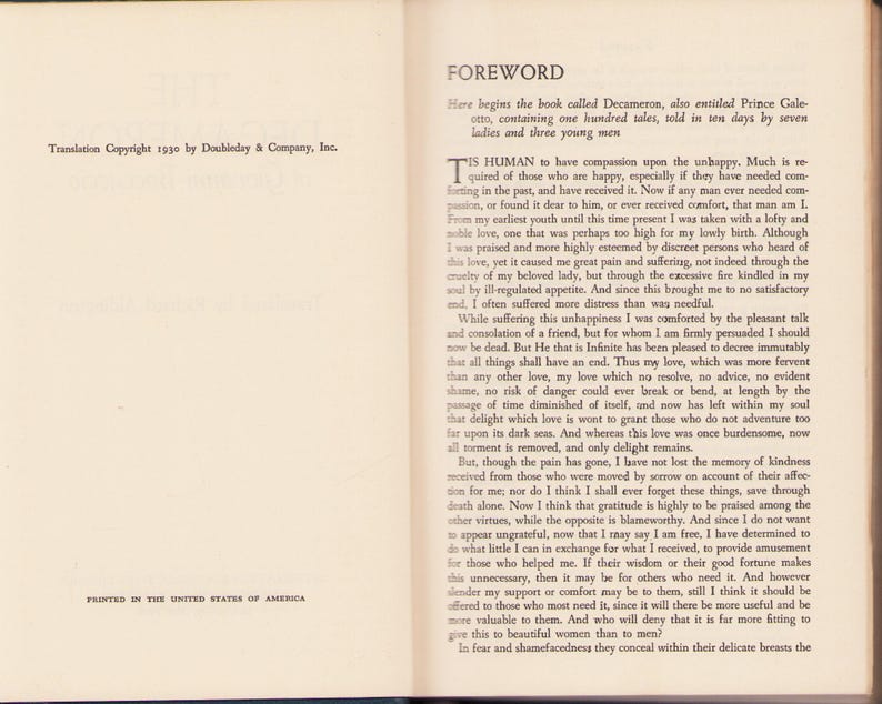 Pu&ograve; includere: Pagine di un libro aperto con testo nero su sfondo color crema. Visibile il titolo "FOREWORD" e la frase "Translation Copyright 1930 by Doubleday & Company, Inc."