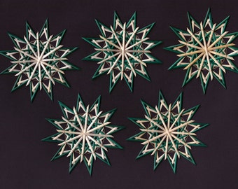 5 straw stars with hanger, "green-natural" - gold yarn
