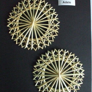 2 medium sized straw stars with hanger, gold thread, set Adele image 1