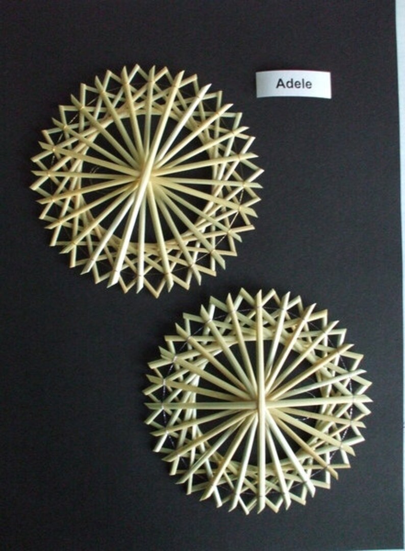 2 medium sized straw stars with hanger, gold thread, set Adele image 1