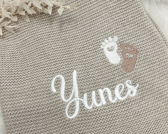 Babydecke/ Strickdecke/ personalisiert/ mit Namen + Babyfüße