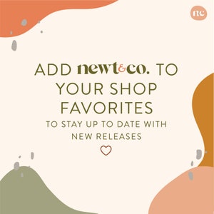 Puede incluir: Gr&aacute;fico color crema con el texto "ADD newt&co. TO YOUR SHOP FAVORITES TO STAY UP TO DATE WITH NEW RELEASES." El logotipo "nc" est&aacute; en la esquina superior derecha. Hay formas abstractas en naranja, verde y gris.