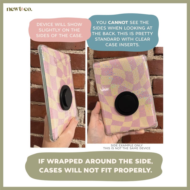 Puede incluir: Una funda transparente para tel&eacute;fono con un dise&ntilde;o a cuadros rosa y amarillo y un agarre emergente negro. La funda se muestra de lado y por detr&aacute;s, con texto que explica el ajuste del dispositivo. La marca "newt&co." es visible.