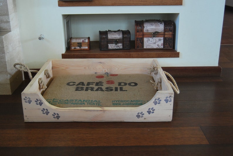 Dog bed wooden bed with a bag from Cafe do Brasil,