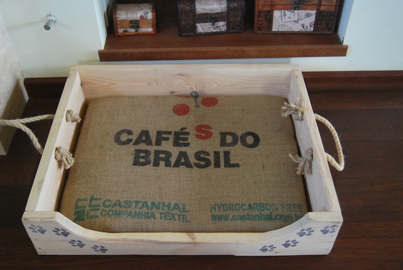 Dog bed wooden bed with a bag from Cafe do Brasil,