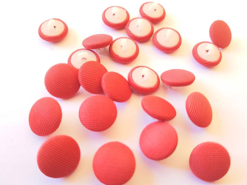8 red fabric buttons small x 14 mm buttons