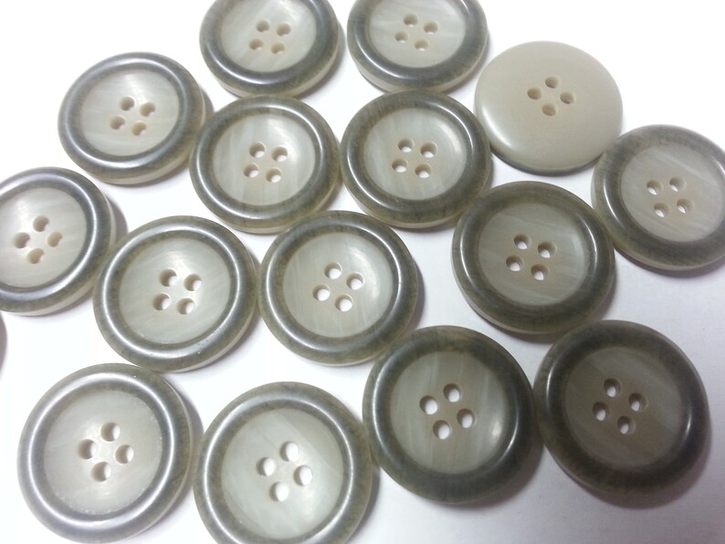 CHOOSE 8 brown buttons of 20 mm K282b