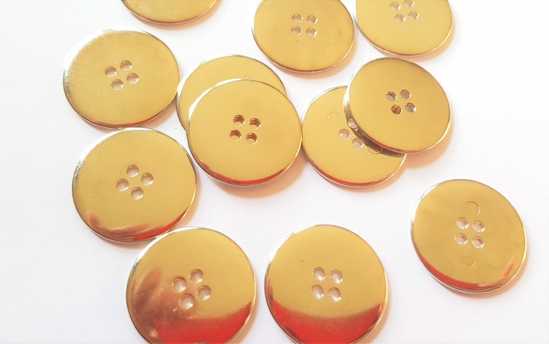 8 gold x 21 mm metal buttons