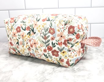 Handmade Floral Quilted Cosmetic Bag: Wildflower Print Zipper Pouch