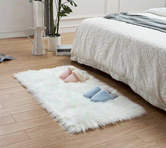 Bedside Area Rug Faux Fur Super White Accent Throw - 30 X 60 Throw Rug Bedside Area Rug Faux Fur Super White Accent Throw - 30 X 60 Throw Rug