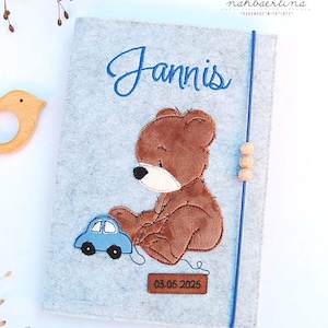 U-Hefthülle Teddy Jannis mit Auto und Geburtsdatum * Namen und Fach für Impfpass und Visitenkarte 3 in 1 * aus Filz *  individualisierbar
