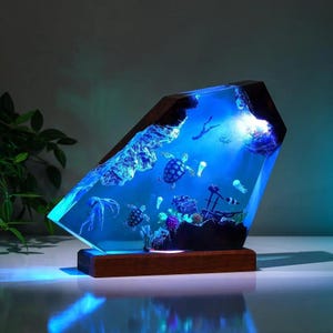 Ocean Resin Lamp with Diver, Turtle & Shipwreck – Handmade LED Underwater Diorama, Octopus Jellyfish Sea Life Gift