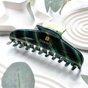 Pinza para el cabello Glamour Grip XL en Roscoelite / Oro esmeralda brillante / Acetato italiano con acabado carey XL