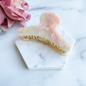 Spinka do włosów French Hair Claw w kolorze Creamsicle | Jasnoróżowa i biała kremowa spinka do włosów z octanu celulozy ze stali nierdzewnej