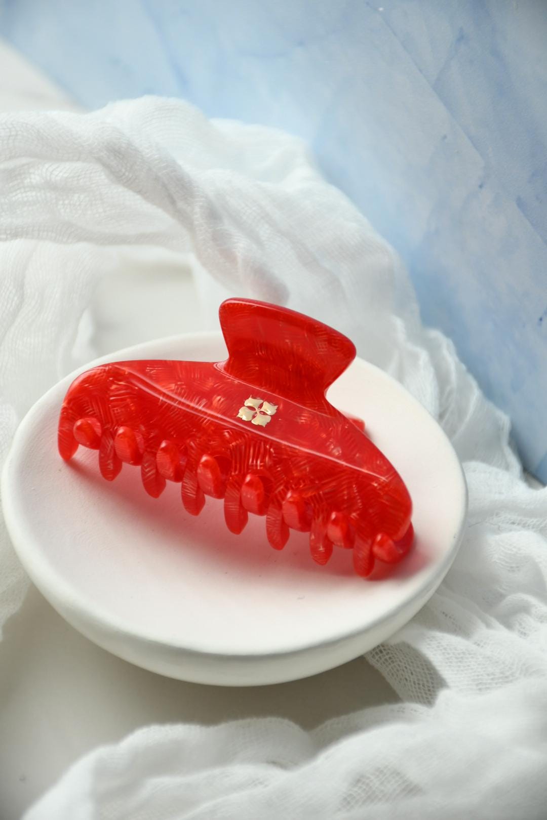 Glamour Grip Mini Claw in Ruby Red | Italian Acetate Tortoise