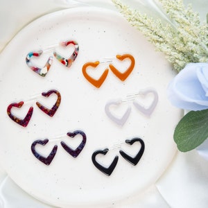 Mini Bunte Herz Creolen | Valentinstag Creolen | Bunte Schildpatt Acetat Creolen | 925 Sterling Silber Beiträge