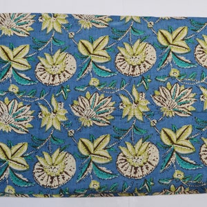 Tissu de couture artisanal en coton indien fait à la main beau imprimé floral léger par mètre jeté matériel de couture ethnique image 5