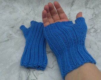 Knitting instructions arm cuffs with thumb wedge