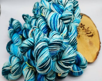 Hand-dyed sock yarn Merino wool virgin wool high twist turquoise