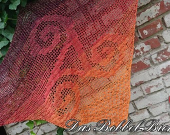 Crochet pattern for a shawl. Instructions for crocheting a triangular shawl with the motif "Path of Life". Crochet pattern, German.