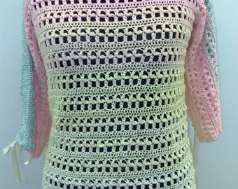 Crochet pattern for a summer sweater with floral print. Crochet instructions for a sweater, German.