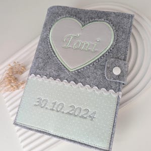 U-Heft-Hülle personalisiert aus Filz – Handmade Etui für Untersuchungsheft und Impfpass – Geschenk für Babys