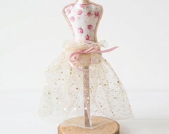 Dress form - ITH embroidery file