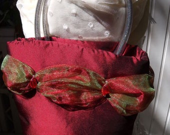 Handtasche Perlen verziert Satin Taft Tasche mit Organza Rot Grün Glitzernde Griffe Dirndl Tasche Party Garten Fest UNIKAT Emmas Rosengarten