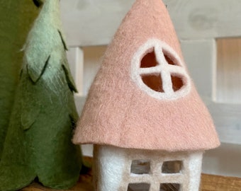 Felted house with lighting and apricot-colored roof - small 075