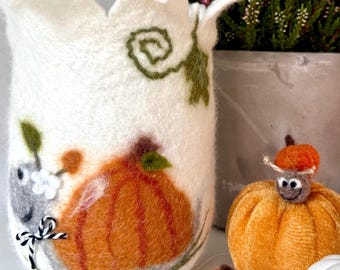 Felt lantern with pumpkin snail - large 180