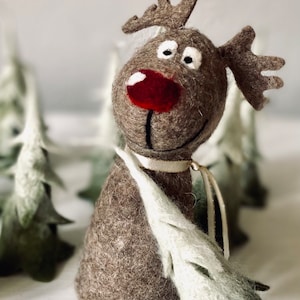 Hand-felted reindeer Rudi Reindeer 047