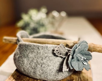 Grey-blue corner bowl with hand-felted flower ... storage