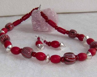 African Tradebeads Necklace red Declaration of Love to Africa "Maasai Mara" 51 cm