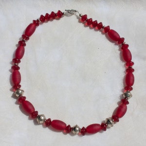 African Tradebeads Kette Amboseli in Rot mit Silber 45 cm Bild 3