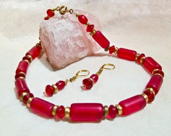 African Tradebeads Kette mit Ohrhaken rot Walzen- und Vaselineperlen 44 cm