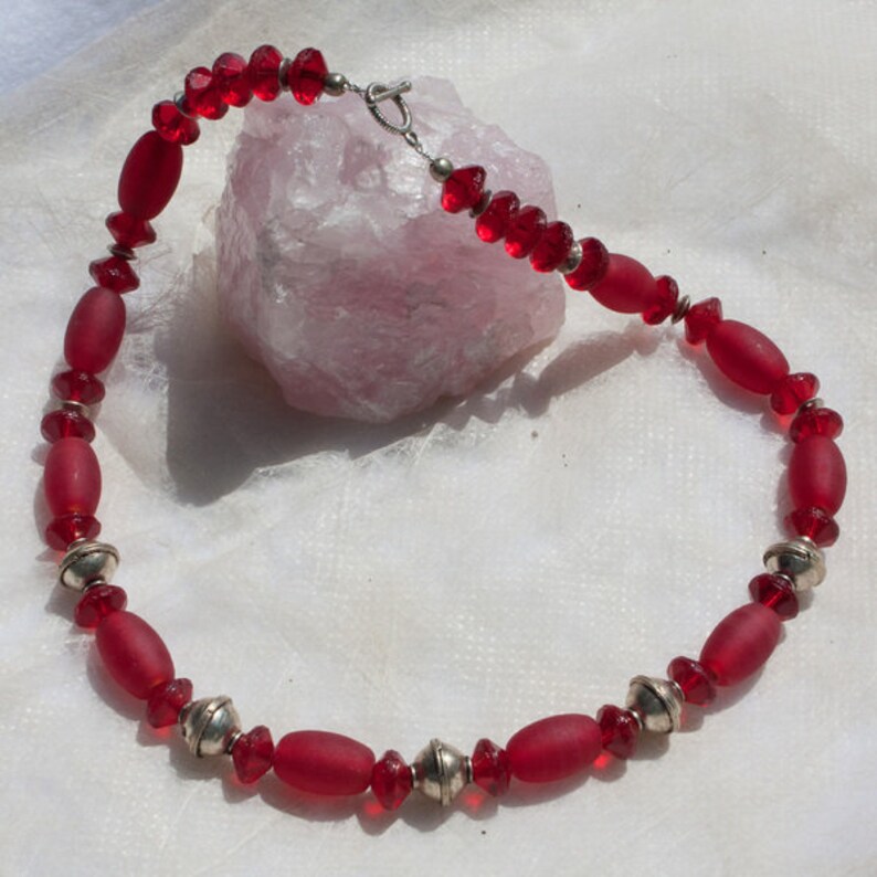 African Tradebeads Kette Amboseli in Rot mit Silber 45 cm Bild 2